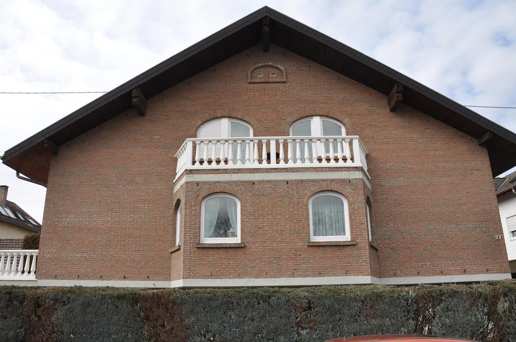 Gaestehaus Ullmannshof Kirchheim am Neckar Exterior foto